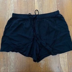 Hollister Black Flowy Shorts - Size L